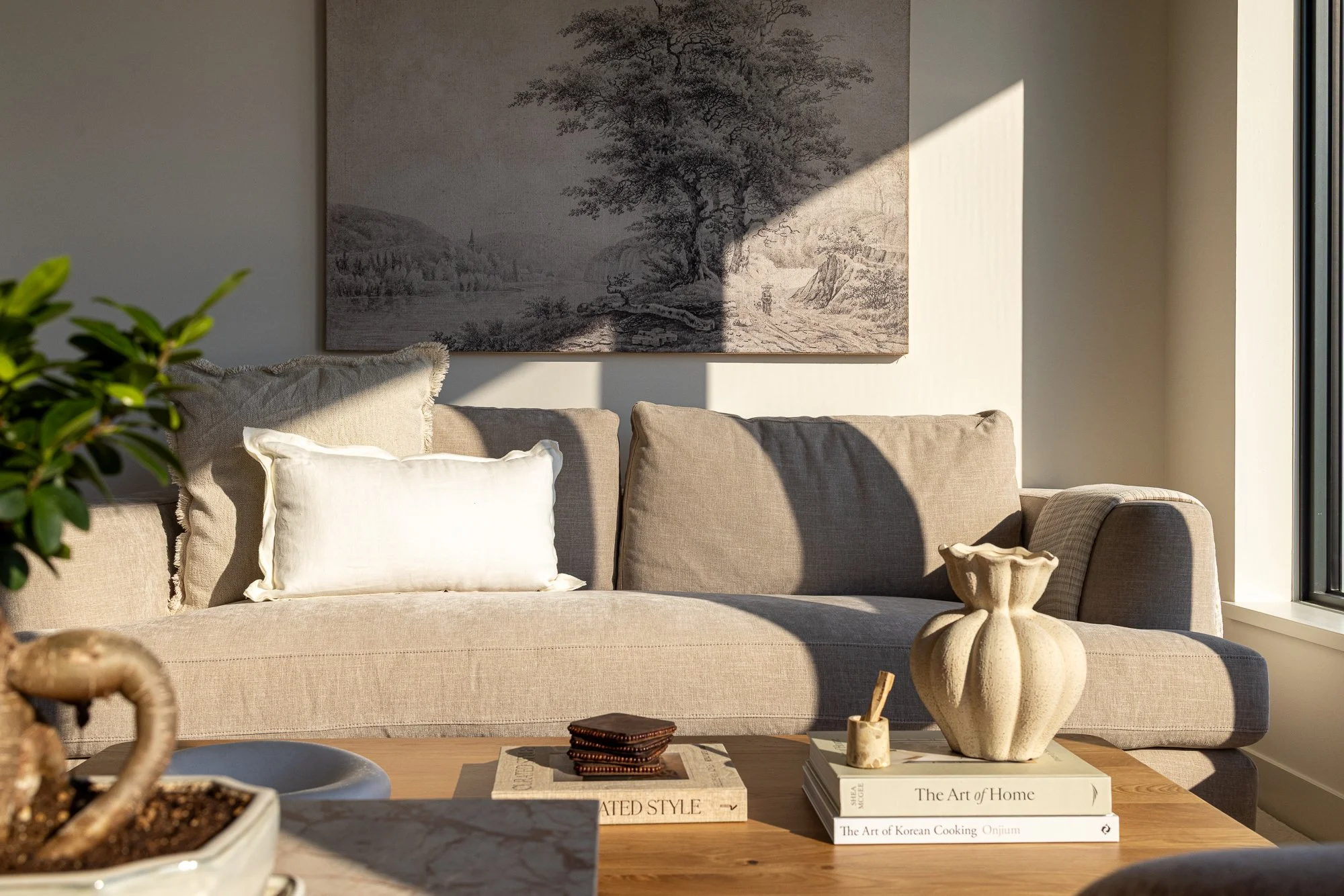 Kelowna_Vacation_Rental_Aqua_Waterfront_Bowen_Living_Room_03.jpg