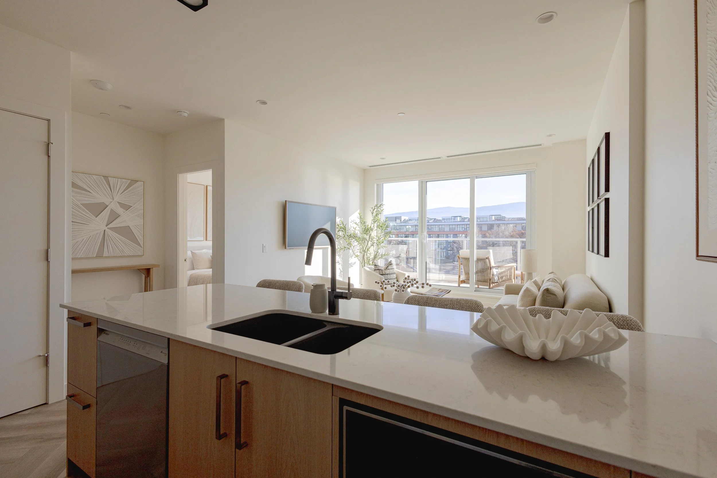 Movala Kelowna Rentals Eden_Kitchen_584.jpg