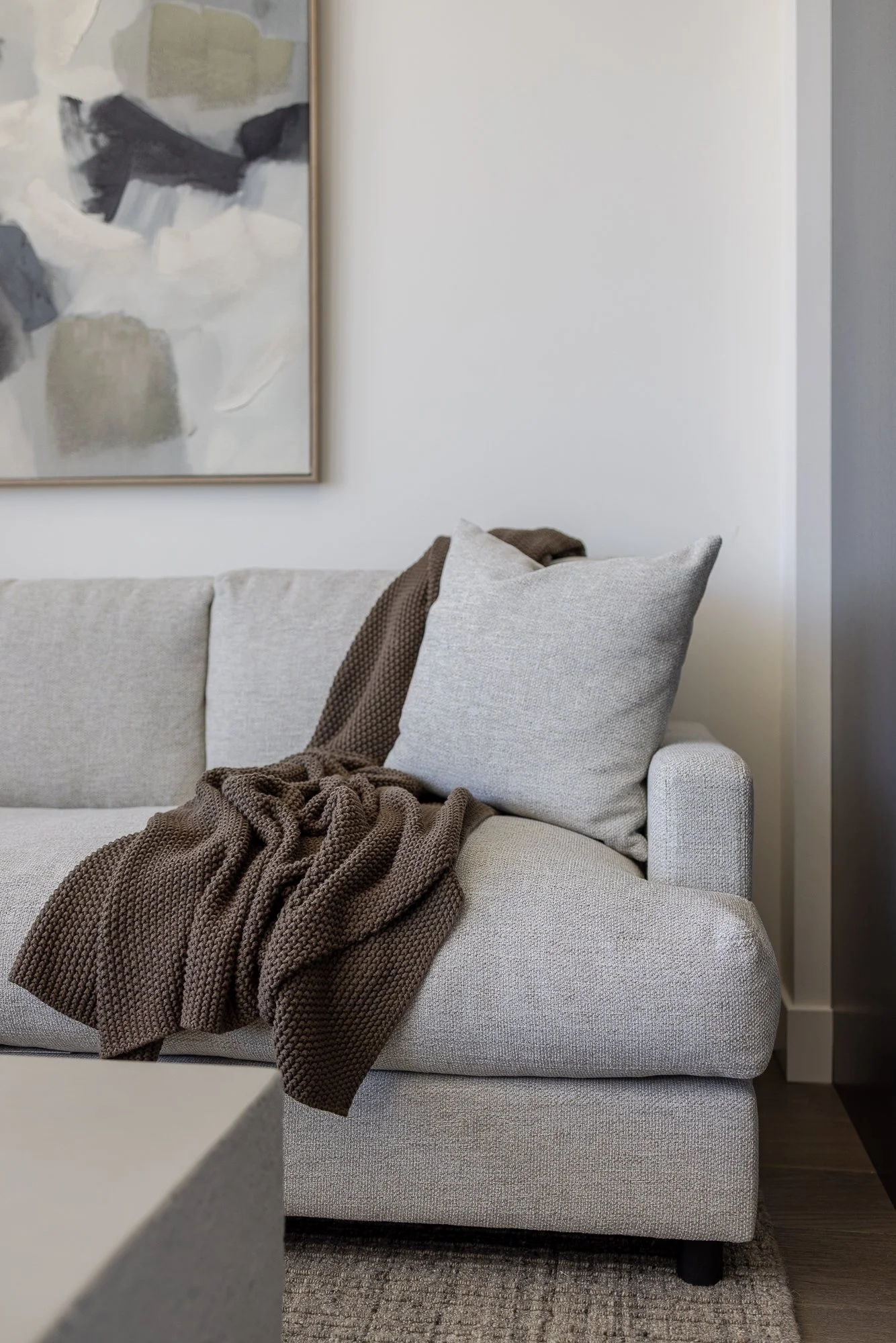 Keys-to-kelowna-aqua-rentals-maeve-living-room 399.jpg