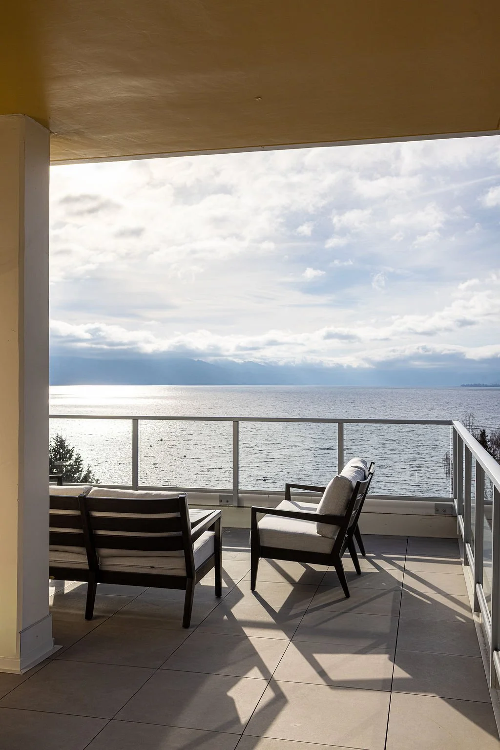 Delta Kelowna Executive Luxury Rentals by Keys to Kelowna_Terrace_00.jpg