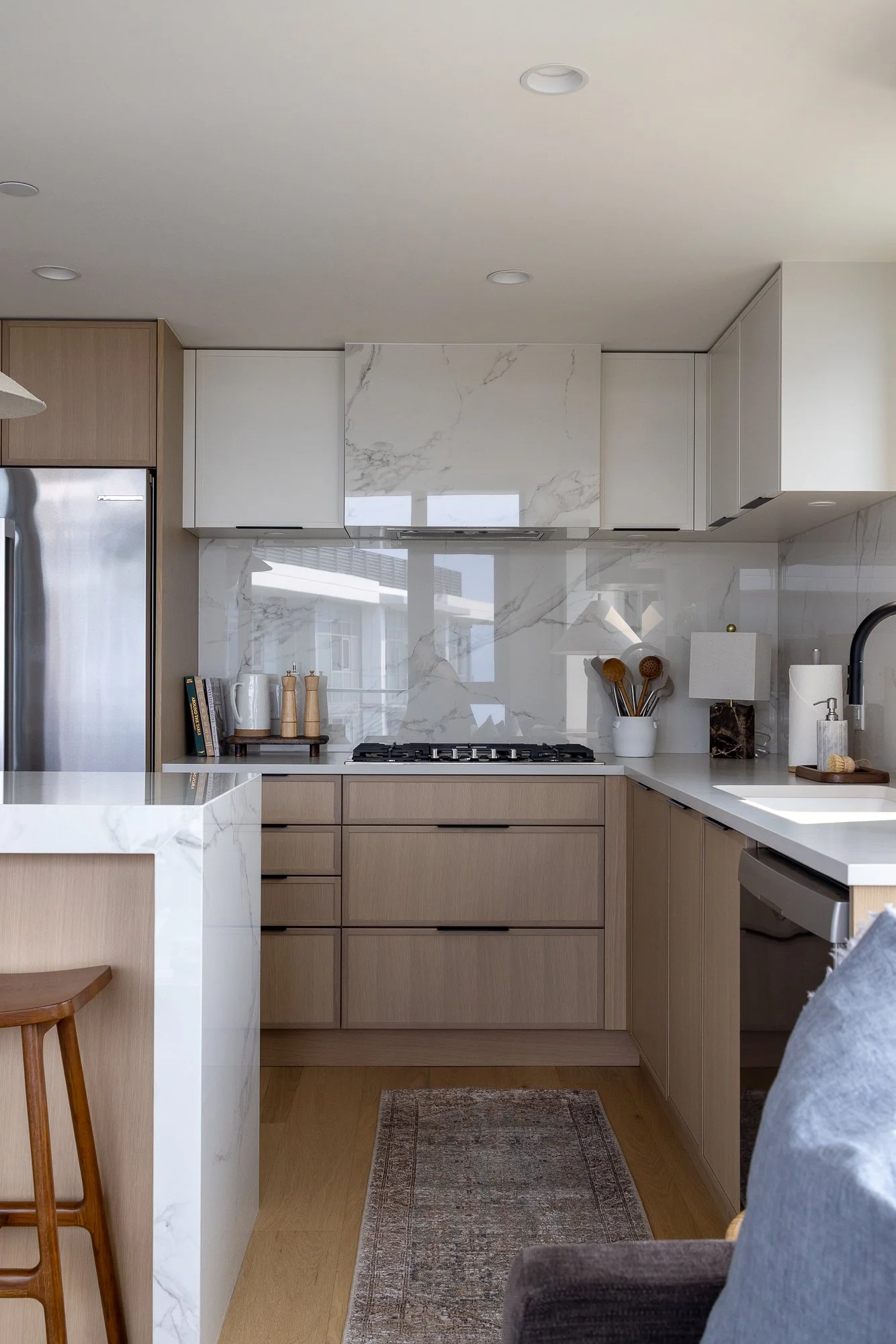 Keys-to-kelowna-aqua-rentals-hudson-kitchen-224.jpg