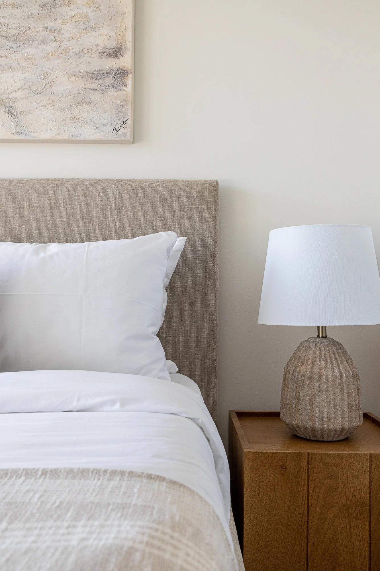Kelowna_Vacation_Rental_Aqua_Waterfront_Bowen_Primary_bedroom_26.jpg