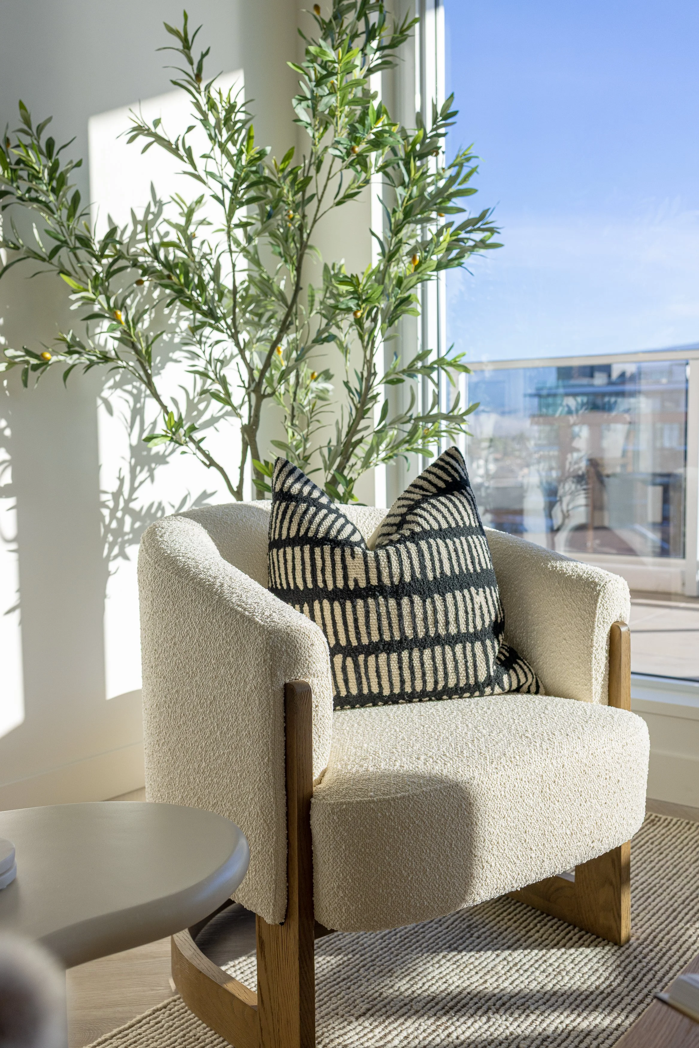 Movala Kelowna Rentals Eden_Living Room_527.jpg