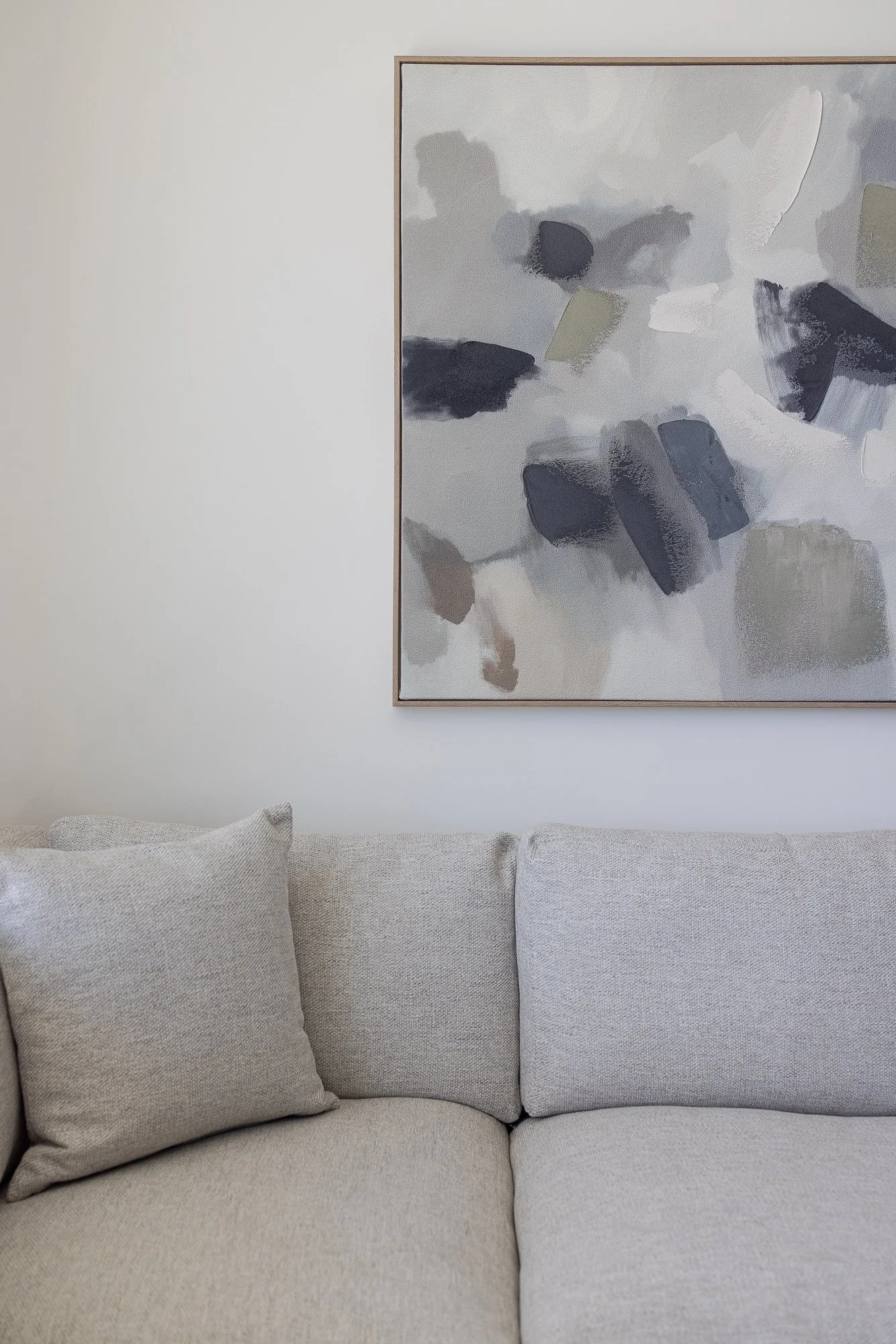 Keys-to-kelowna-aqua-rentals-maeve-living-room 409.jpg