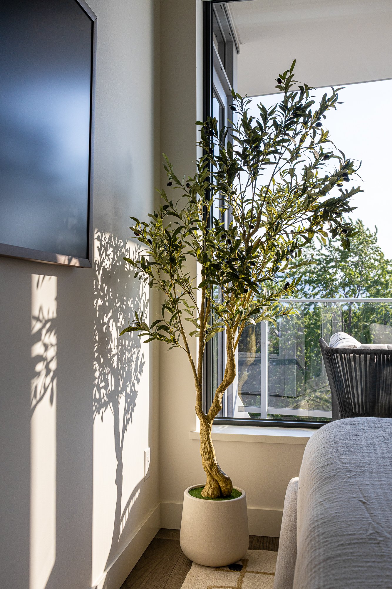 Kelowna_Vacation_Rental_Aqua_Waterfront_Bowen_Primary_bedroom_24.jpg