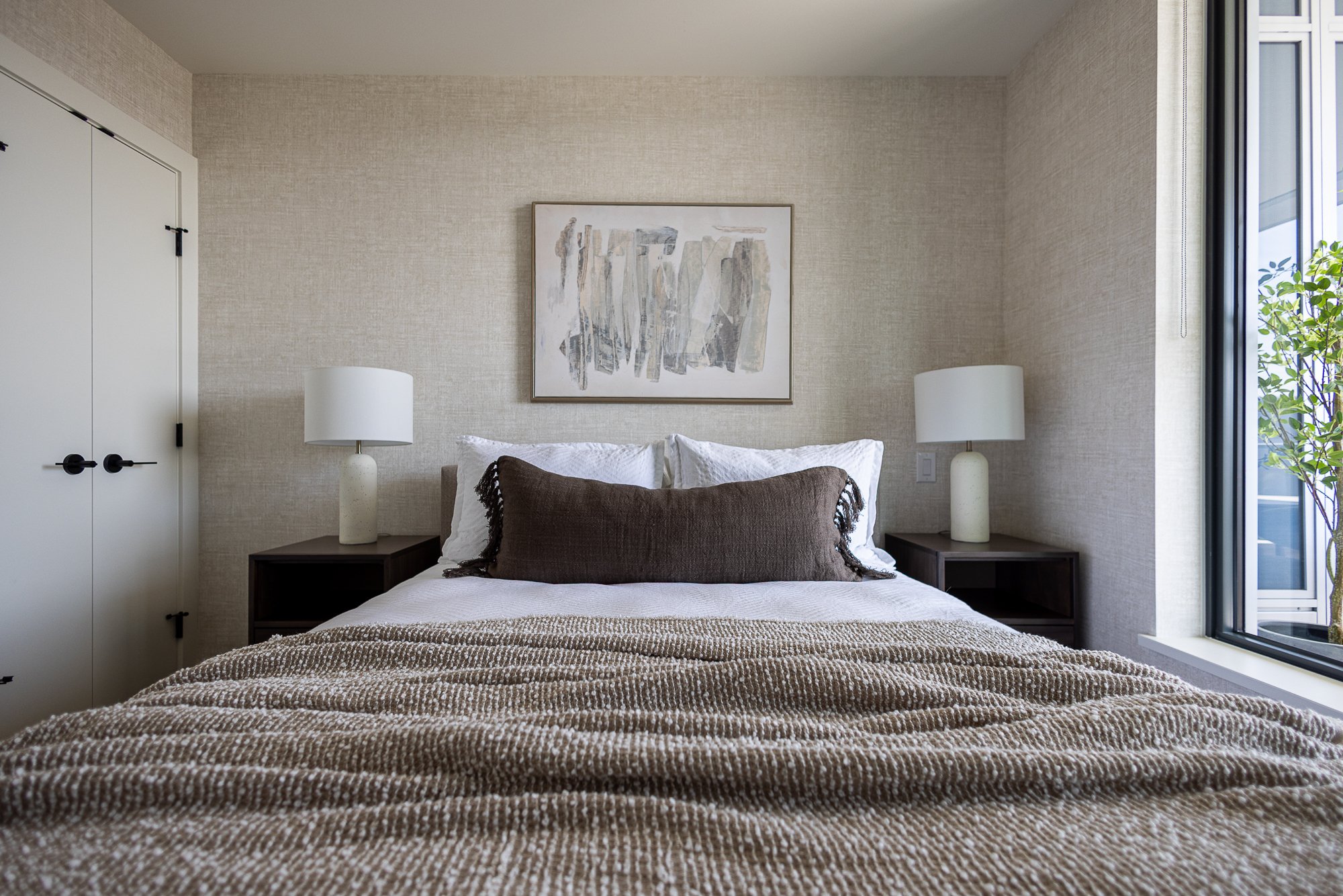 Keys-to-kelowna-aqua-rentals-maeve-bedroom 347.jpg