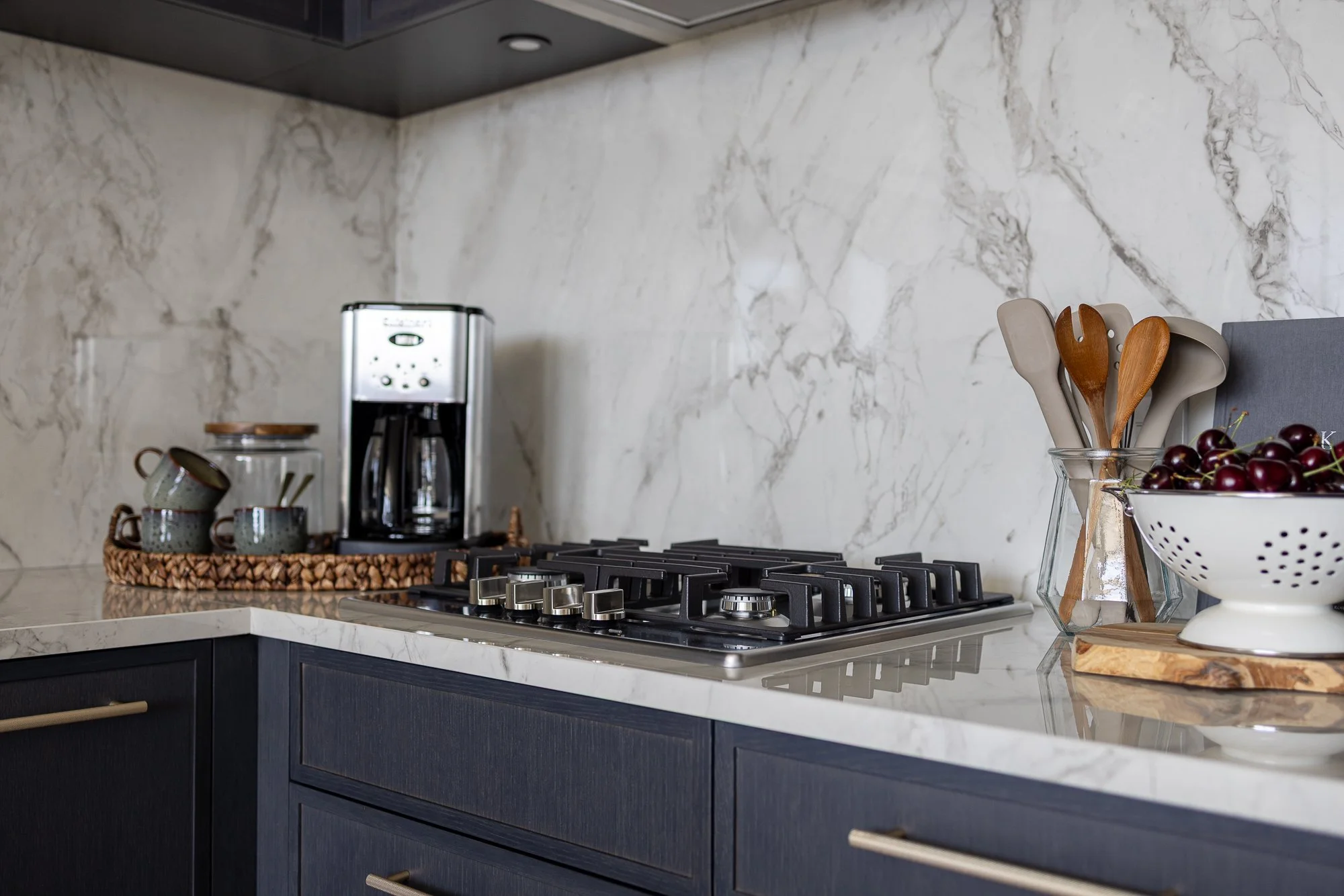 Keys-to-kelowna-aqua-rentals-maeve-kitchen 369.jpg
