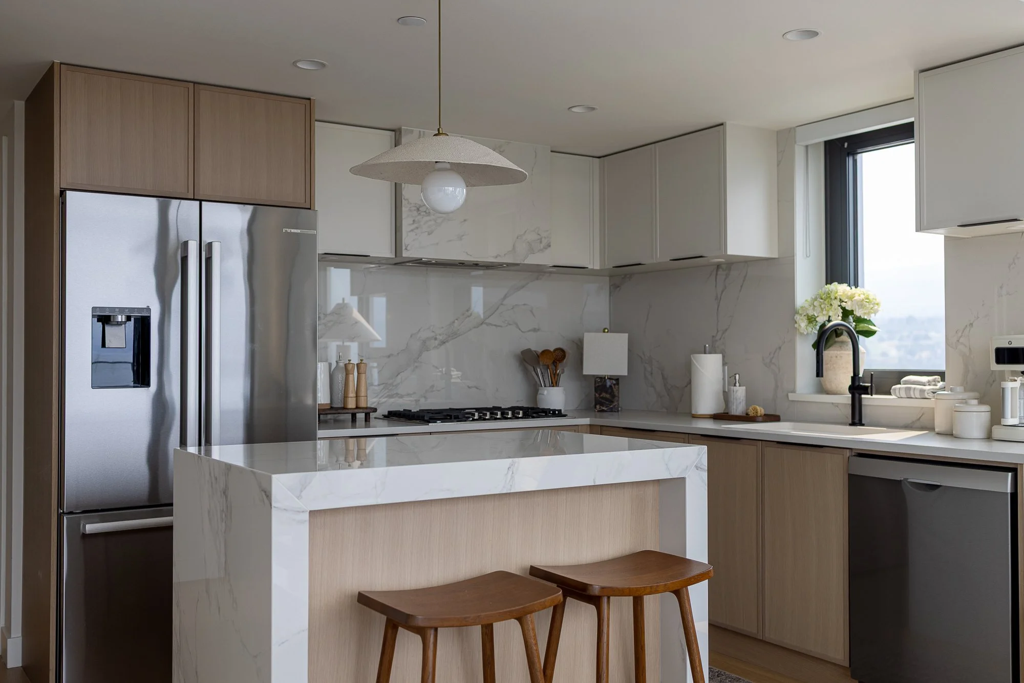 Keys-to-kelowna-aqua-rentals-hudson-dining-room-217.jpg