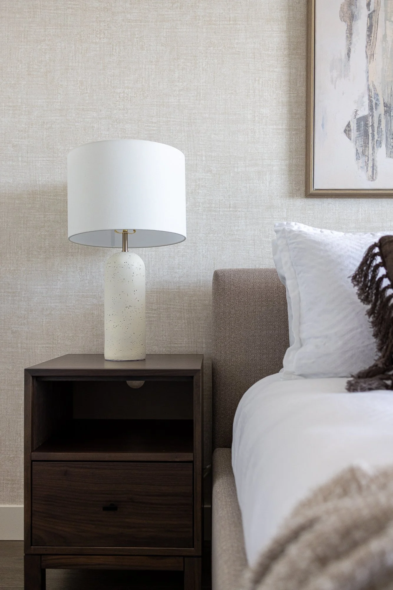 Keys-to-kelowna-aqua-rentals-maeve-bedroom 362.jpg