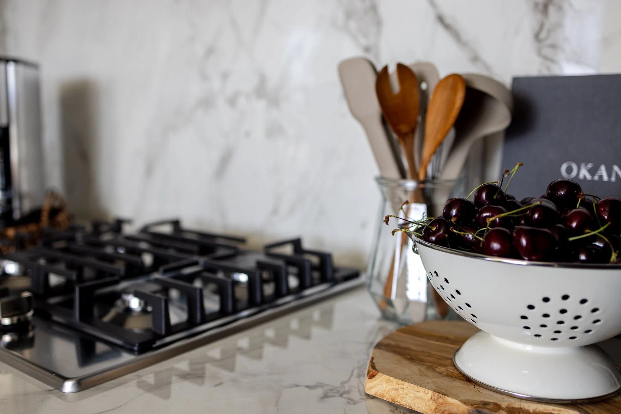 Keys-to-kelowna-aqua-rentals-maeve-kitchen 383.jpg