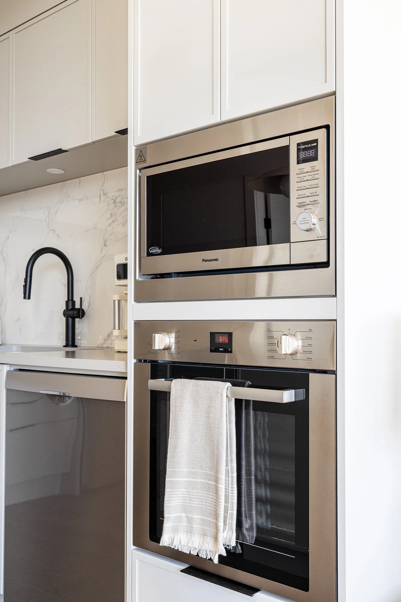 Kelowna_Vacation_Rental_Aqua_Waterfront_Bowen_Kitchen_87.jpg