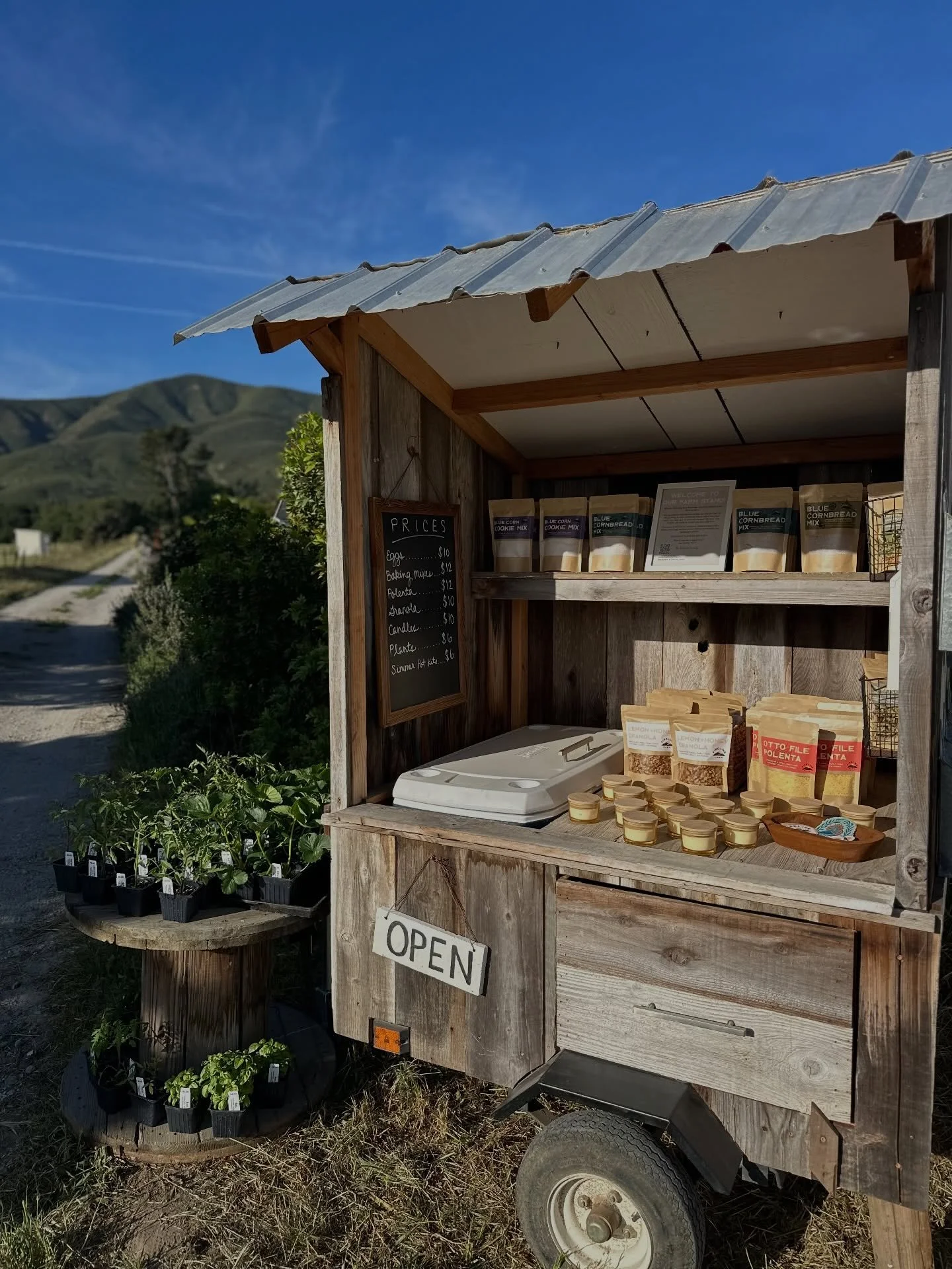 It&rsquo;s farm stand day! 🌼🌱🐓

The farm stand is open today April 4th from 9am to 5pm on Berry Drive in Salinas. Here&rsquo;s what we have today:

Farm fresh pastured eggs
Blue corn baking mixes
Otto file polenta
Lemon + Honey Granola
Lavender es