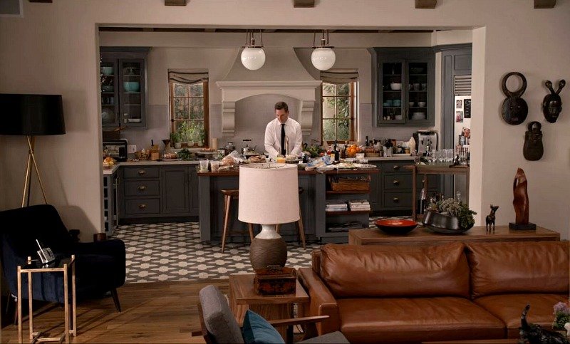 Sol-and-Roberts-Kitchen-on-Grace-and-Frankie.jpg