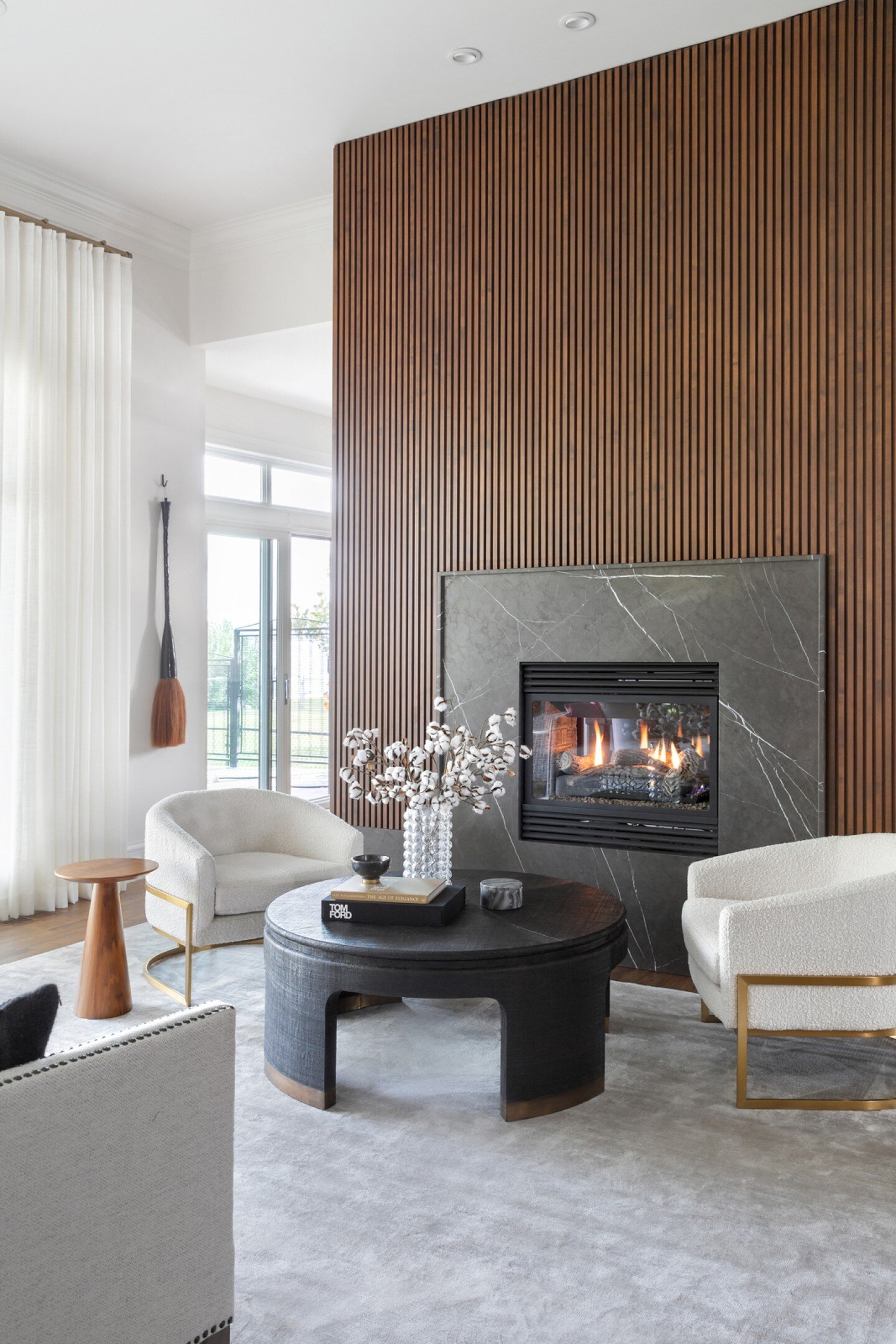 Swipe to see the dramatic transformation that took place in the living room over at our #IHLakehouse project! 
📸: @philcrozier

#fireplacedesign #livingroominspo #Homerenovation #beforeandafter