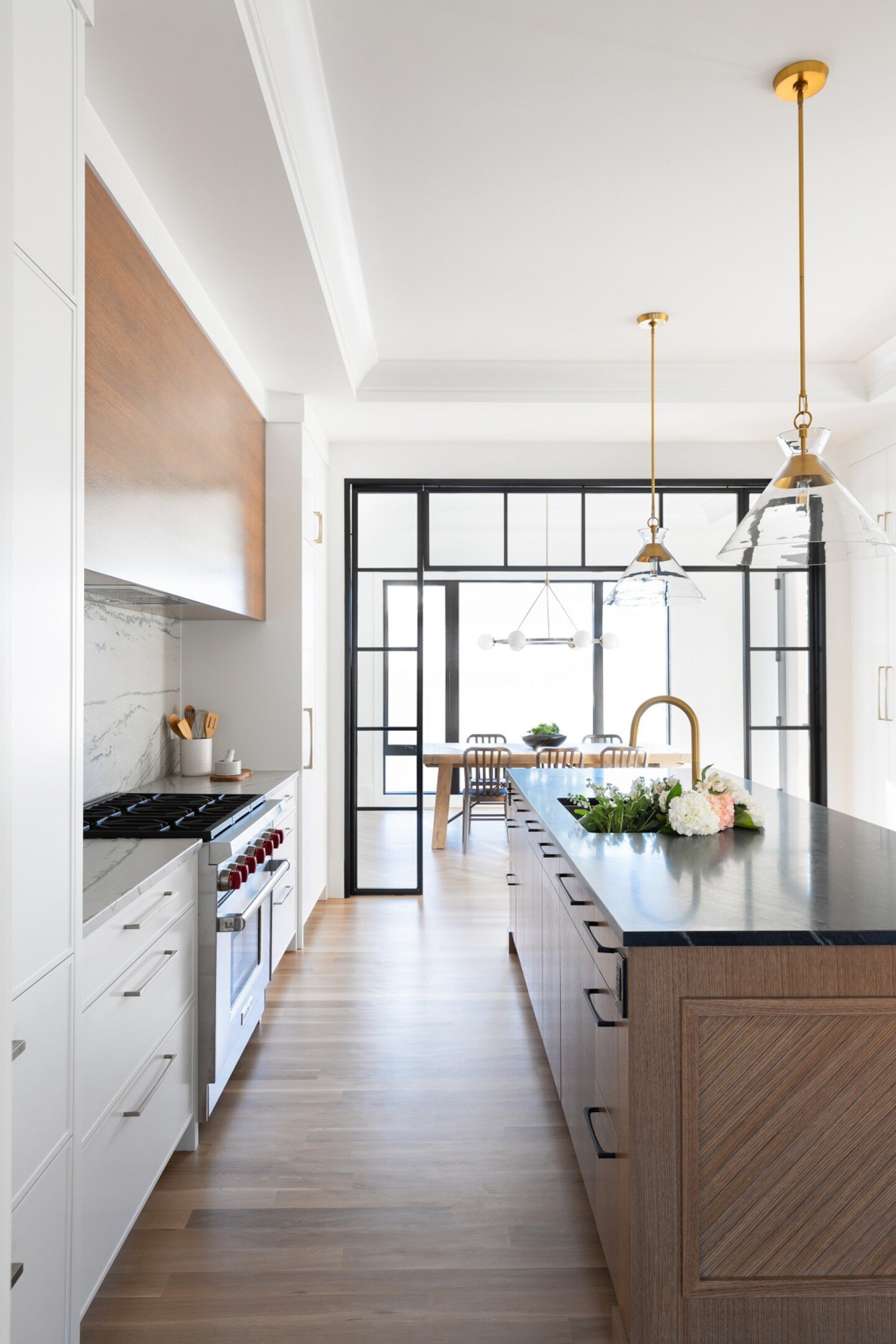 Let's take a tour through the kitchen over at #IHStAndrewsHeights! We can't decide which detail is our favourite: the custom metal partitions, the solid white oak range hood, or the chevron island detail!

Photography: @philcrozier
Interiors: @in.hou