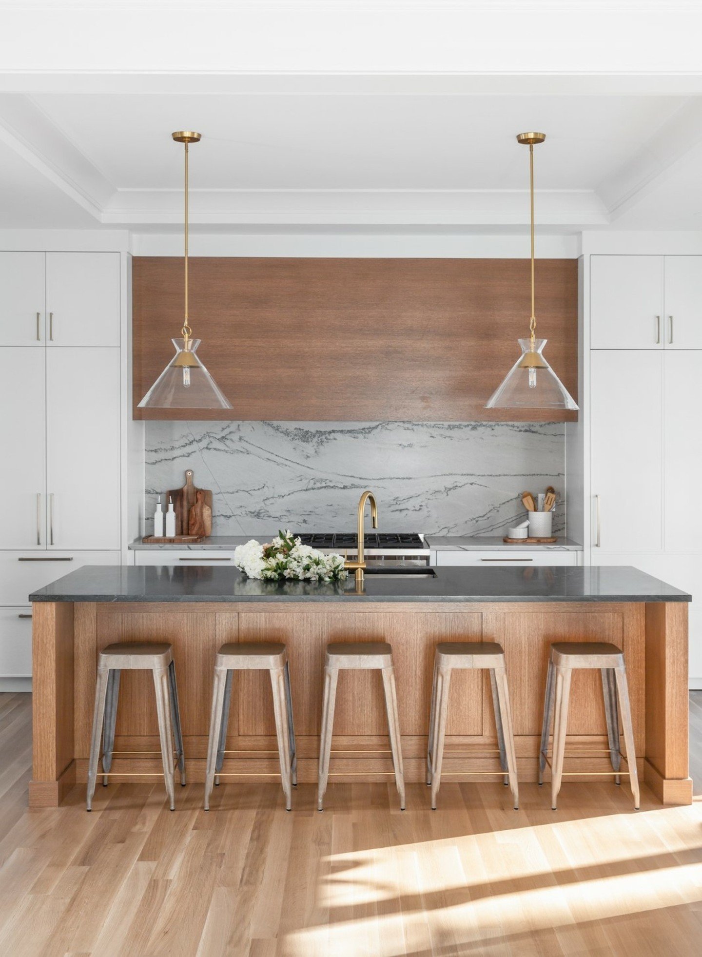 #IHStAndrewsHeights kitchen shot by our friend @philcrozier 😍

Interiors: @in.house.design
Architecture: @mcdowelldesign
Builder: @dreamridgehomes