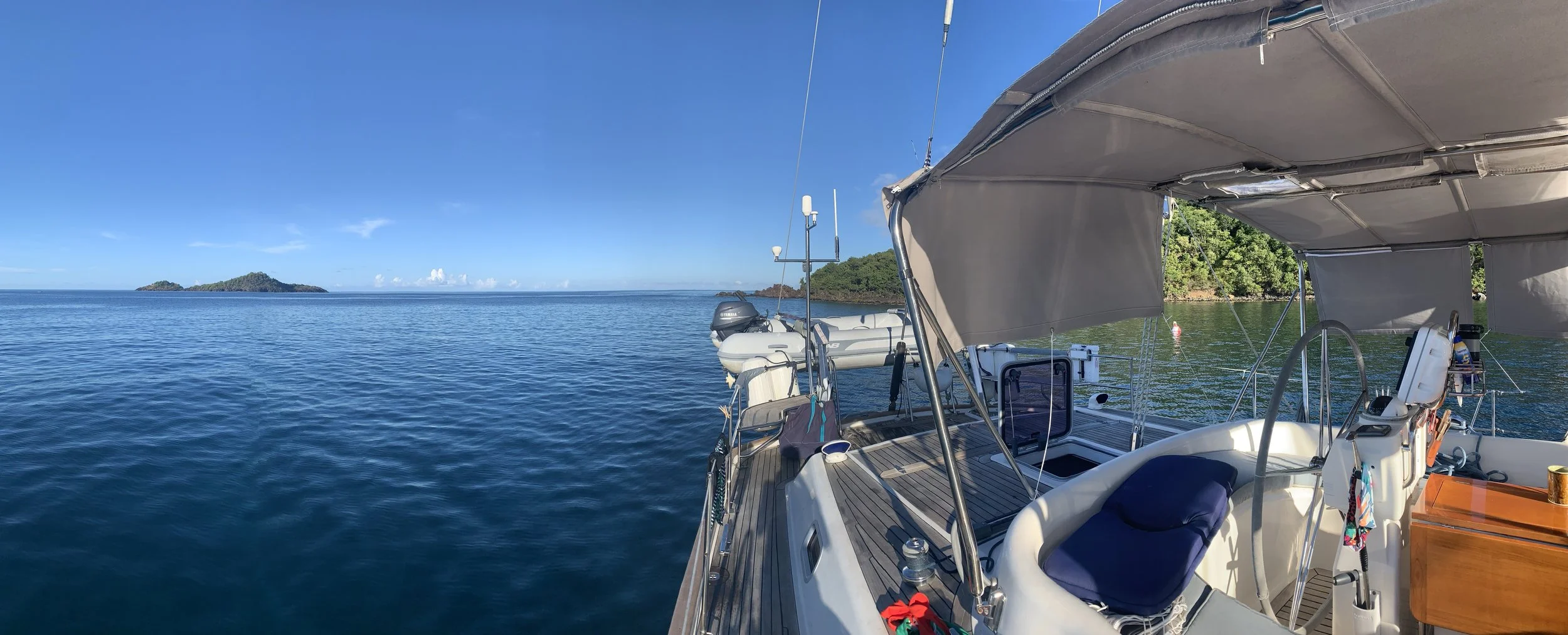 Anchorage in Cousteau Reserve with a view of îlets Pigeon.