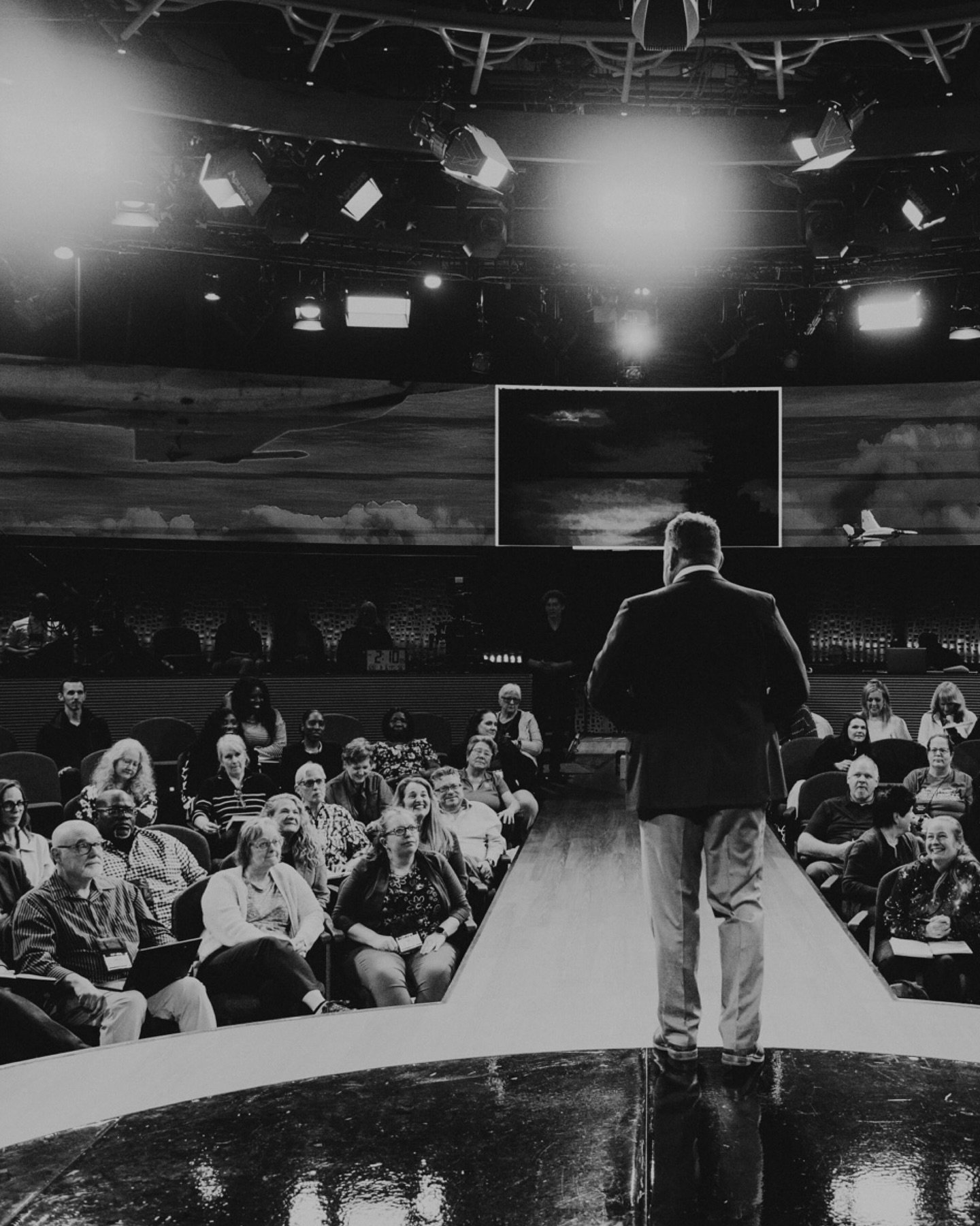 Top Gun Author event in Texas was a hit ✈️👏🏻

What started as me showing up to photograph and run social media for @edrushpilot quickly turned into&hellip; wearing about five different hats 😂

Photographer.
Social media.
Prayer team.
&hellip;and a