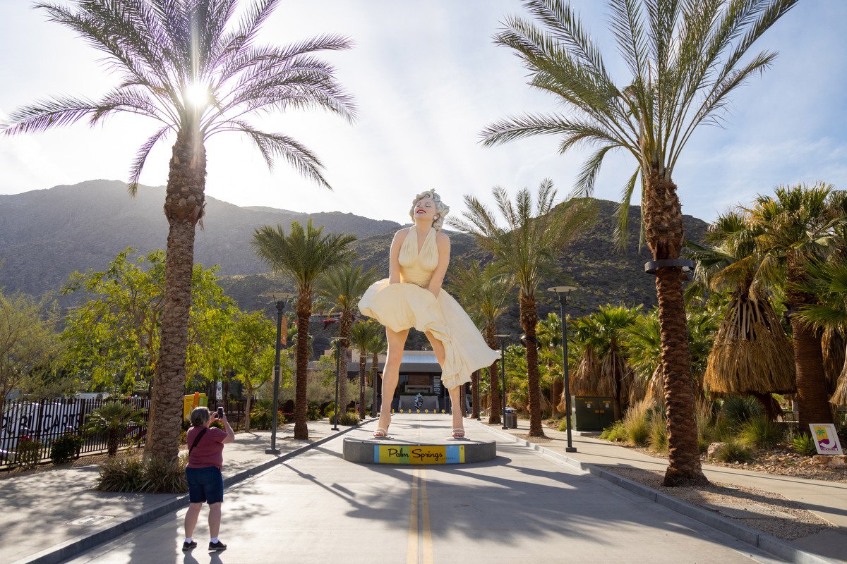 Giant Marilyn Monroe statue