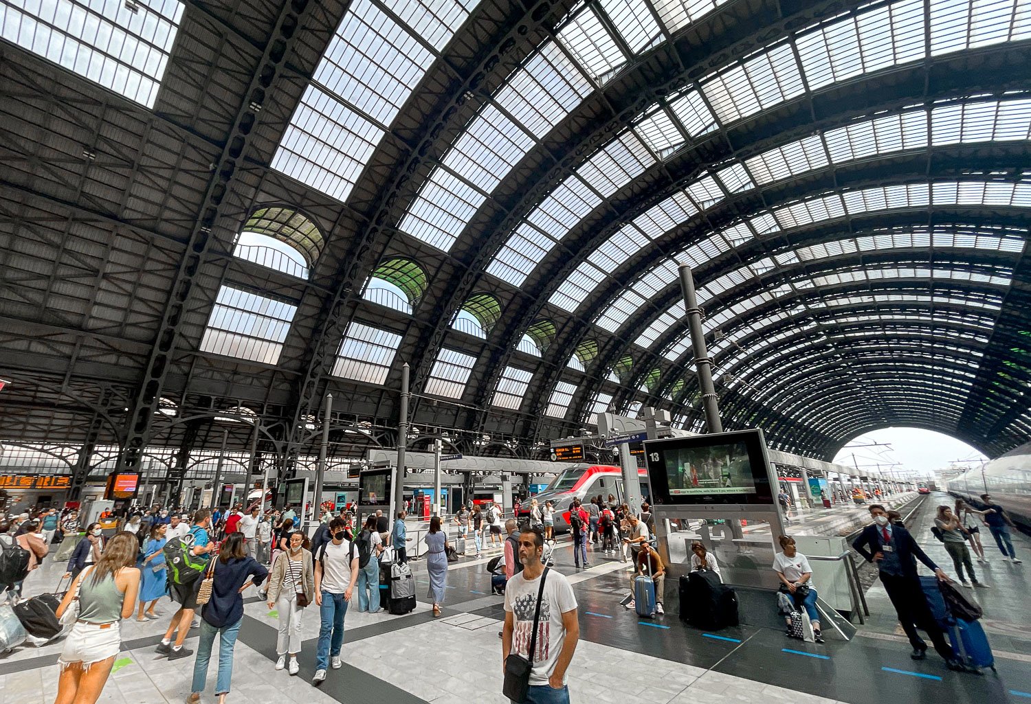 Milan train platform.jpg