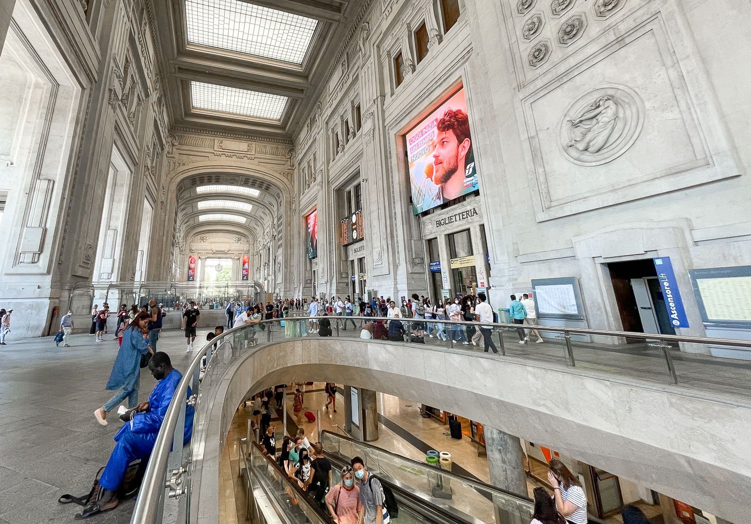 Milan train station.jpg