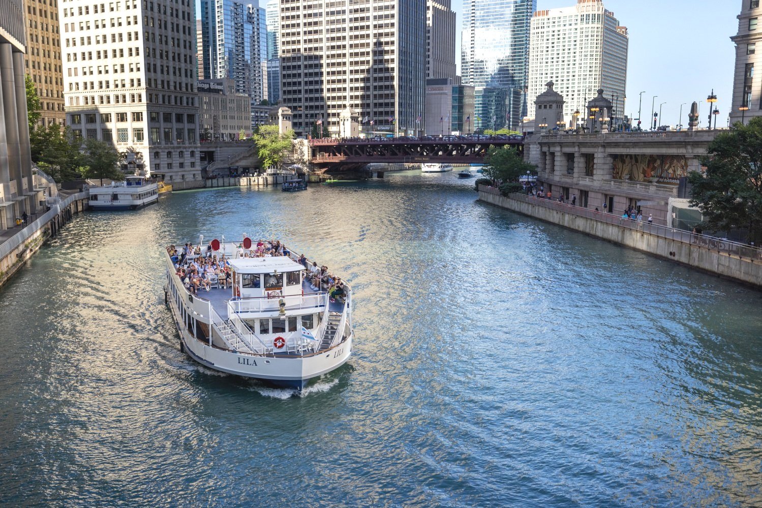 Boat tour in Chicago