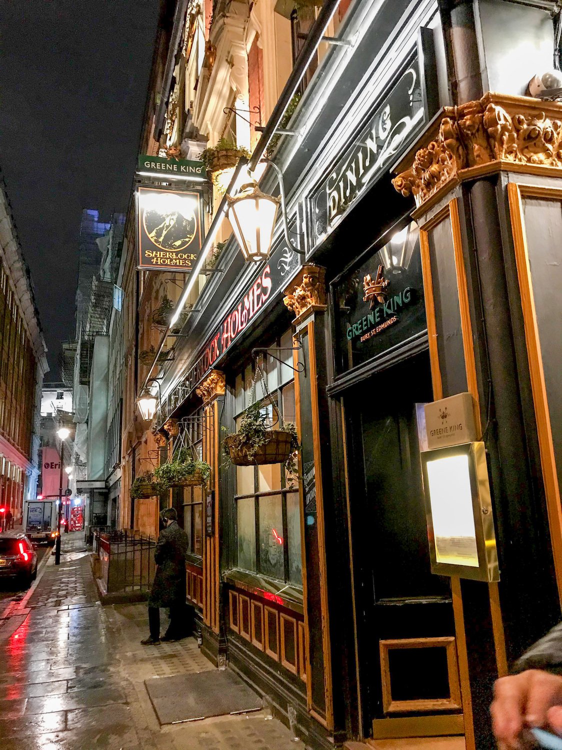London Pub.JPG