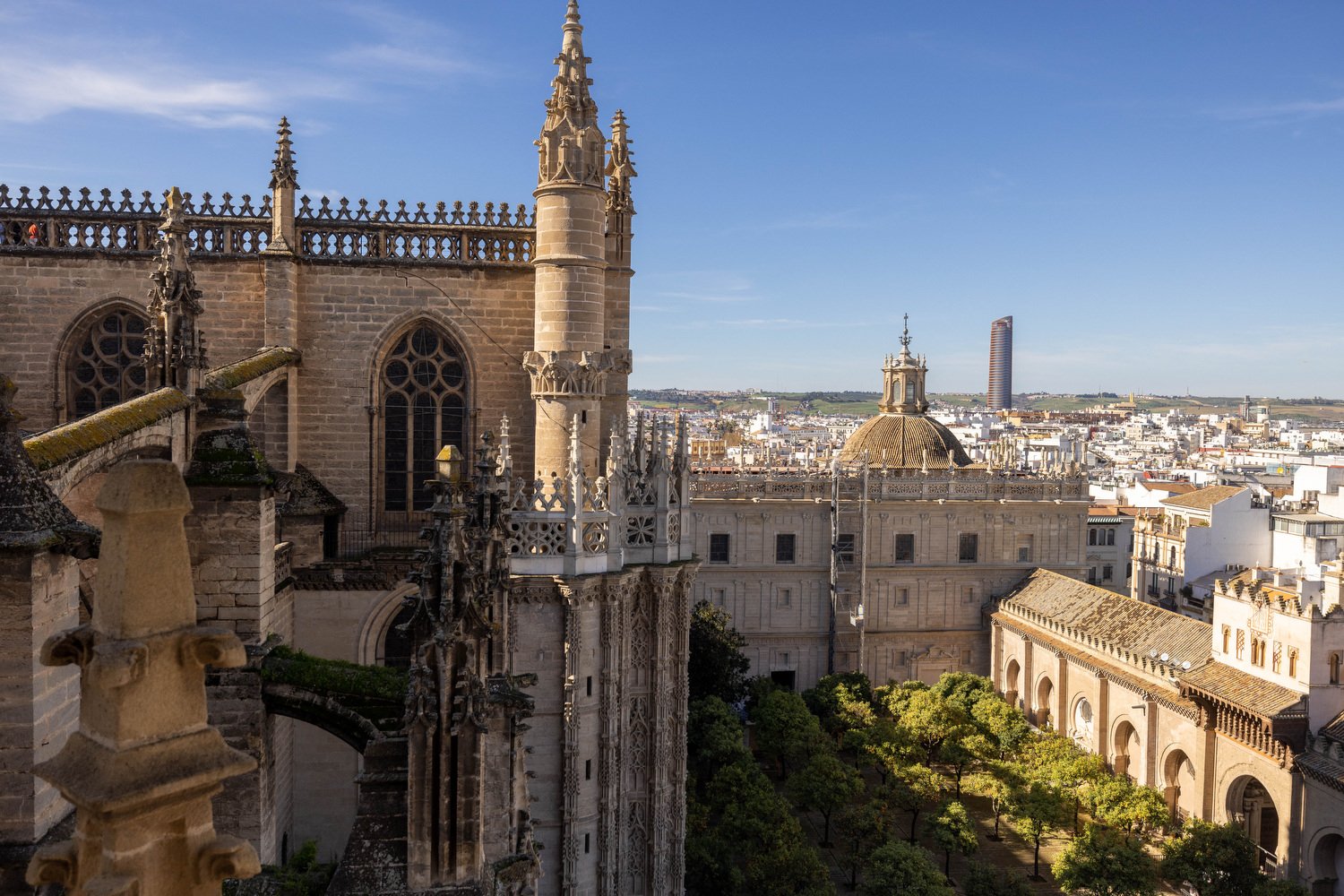 Cathedral of Seville and Seville skyline.JPG