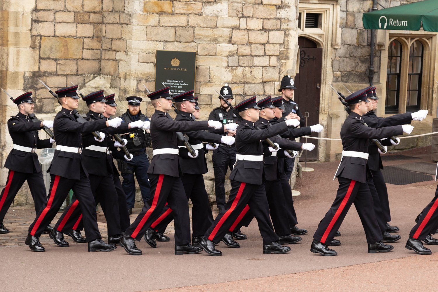 Windsor Castle Changing of the Guard 012.JPG