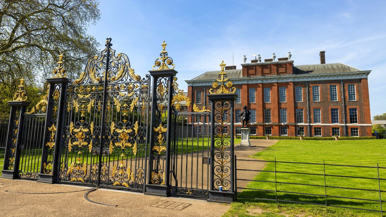 The gate at Kennsington Palace