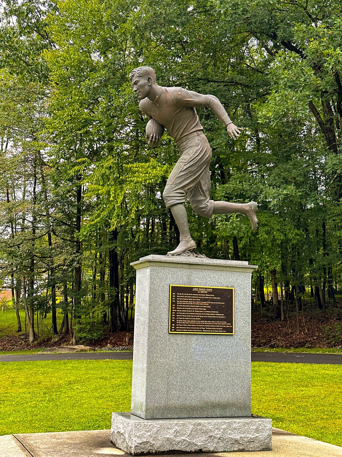 Jim Thorpe football statue