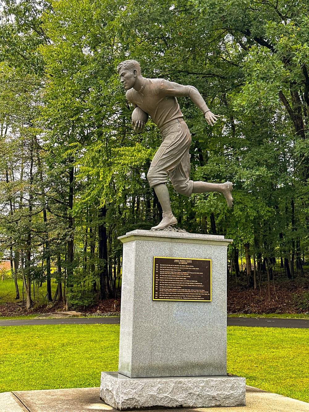 Jim Thorpe football statue