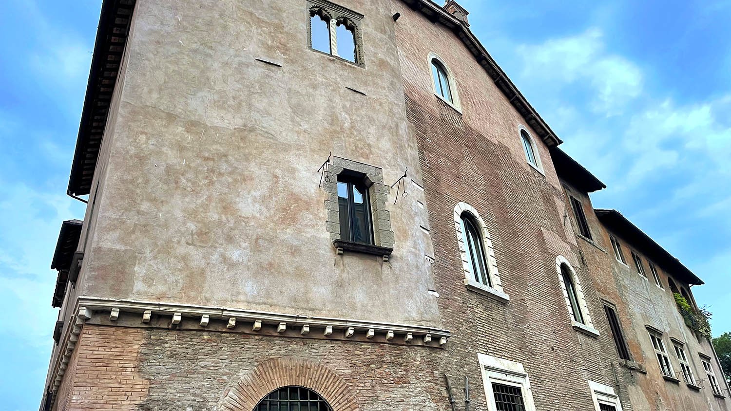 A classic Trastevere building.