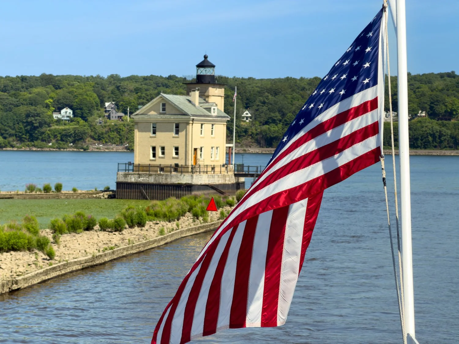 The  Rip Van Winkle II passes the Rondout Lighthouse