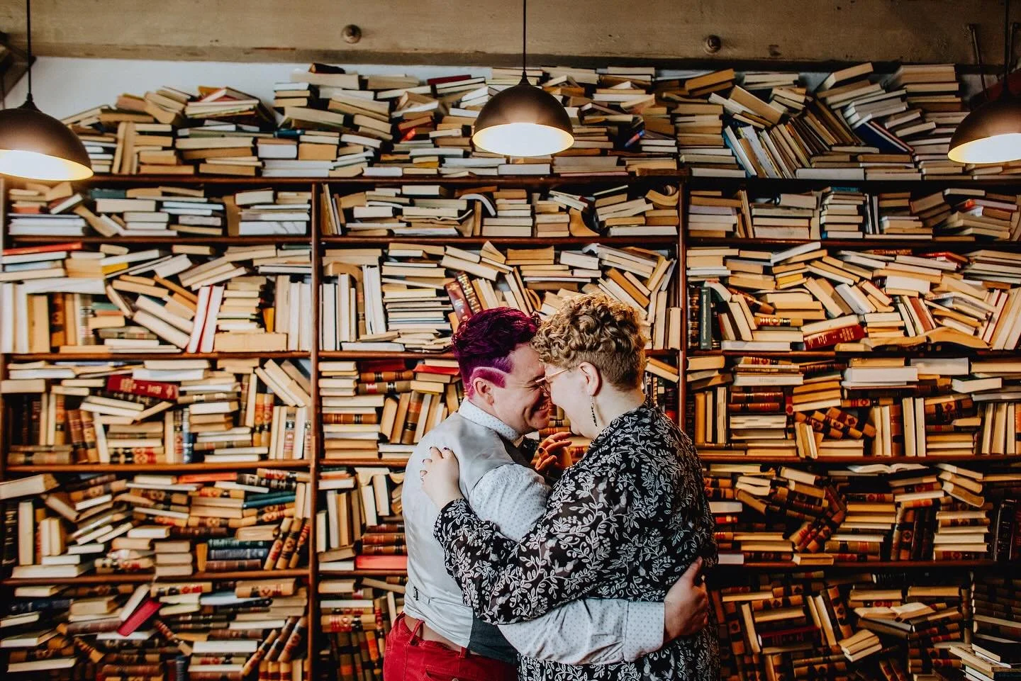 You&rsquo;d like a fun studio session with books, you say?? Say less. 🥰📚

#charissajohnsonphotography #chicagocouplesphotographer #chicagocouples #chicagocouplepics #chicagoportraitphotographer #chicagoengagementphotographer #books #bookphotoshoot 