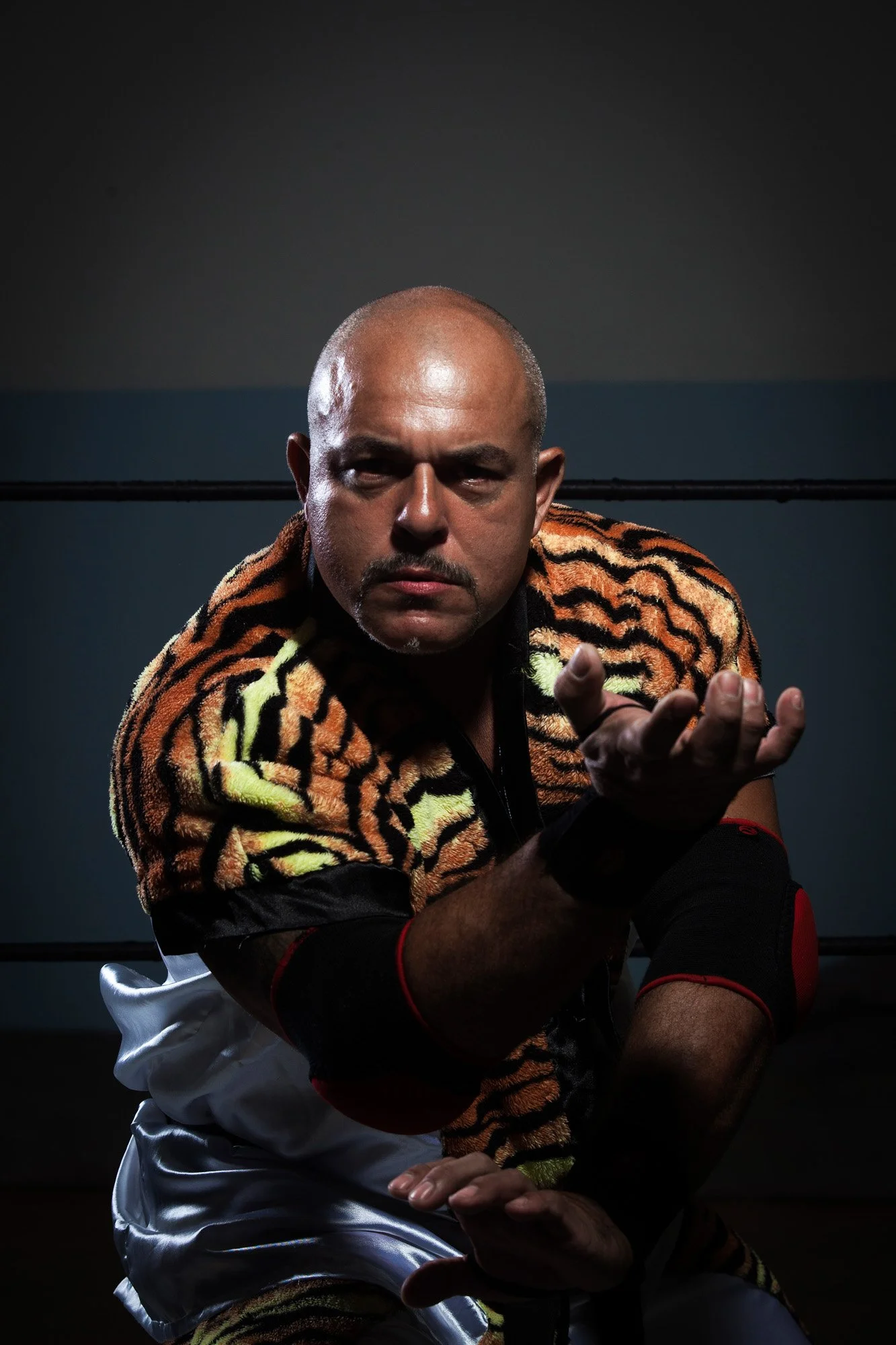  Gigantes do Ringue, a Brazilian WWE-like wrestling team on editorial for Sexy Magazine 
 Athletes, Editorial, Making of 