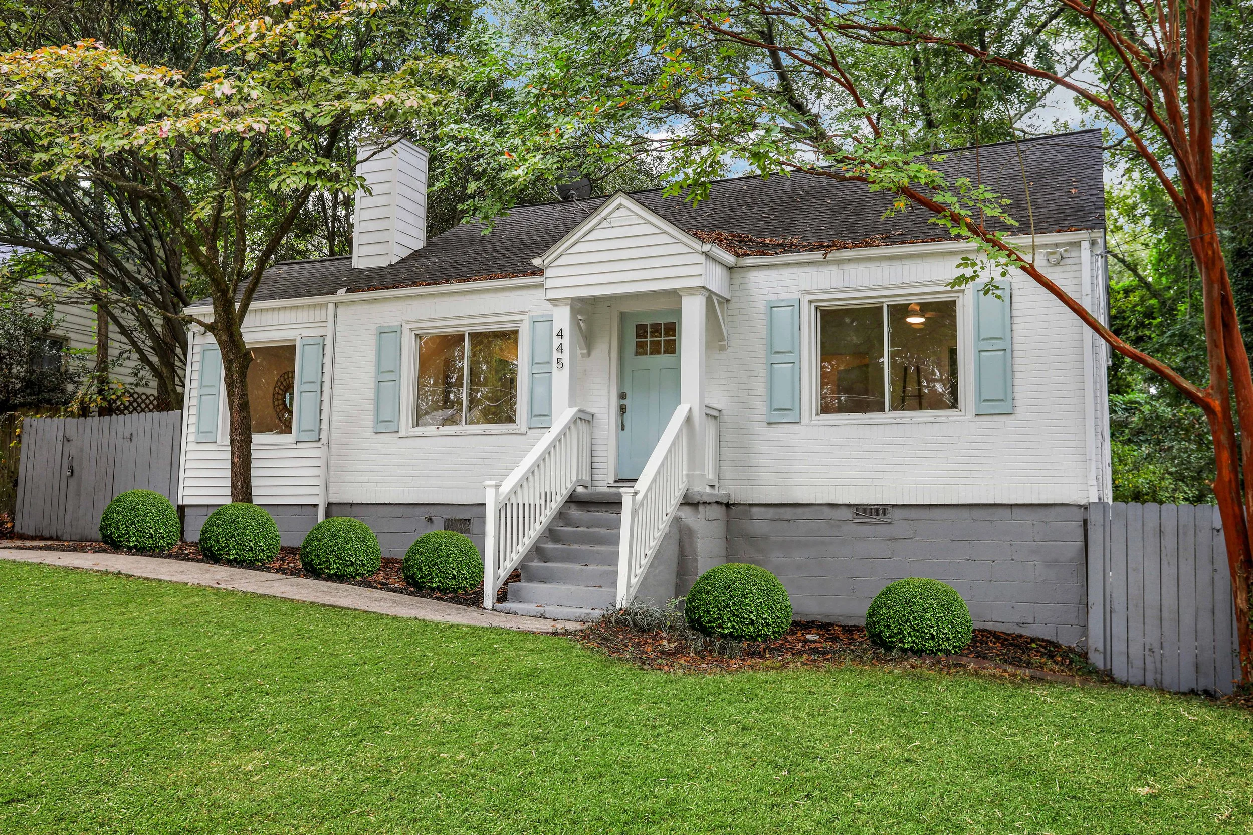 445 McWilliams Ave SE - 1.jpg