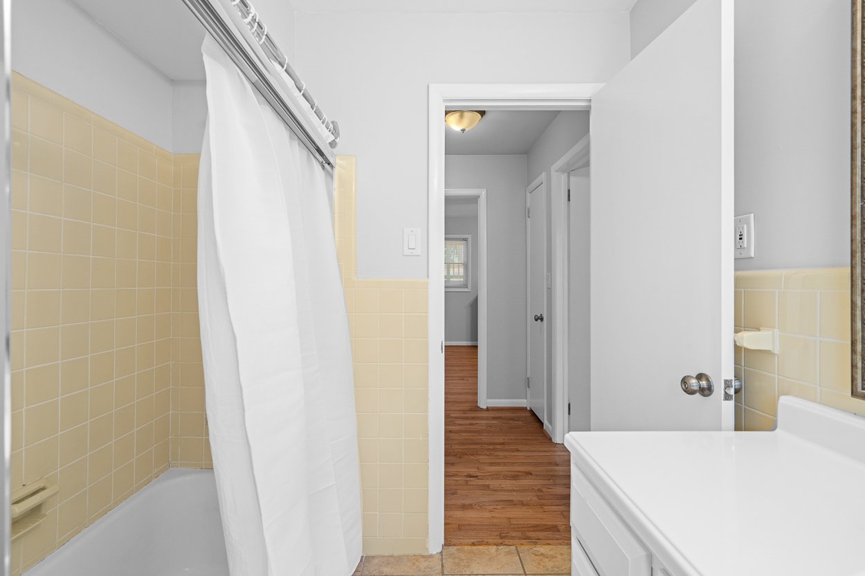 3223 Embry Cir - 33.jpg