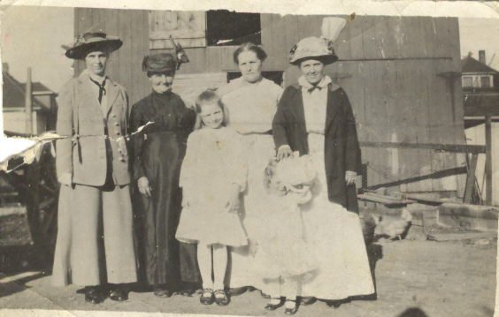 Adkins Family-Aunt Jenny, Grandma Atkins, Aunt Mary Klotz , Mamma (Emma Bigley) Myrtle Klotz, Laverta- 1915.jpg
