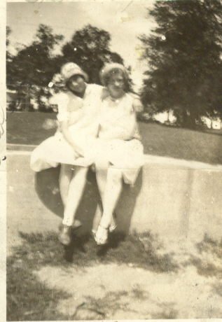 Bigley Family-Wilma Jacobs & Thelma lynn- aug 12 1928.jpg