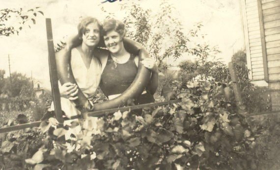 Laverta Corum Misc-Edna Mae & Laverta -Aug 1930 - SAVED-.jpg