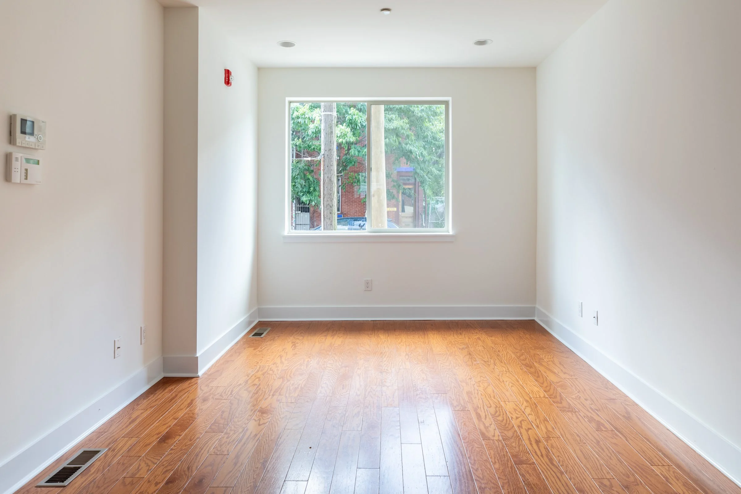 1767frankford1-livingroom-1.jpg
