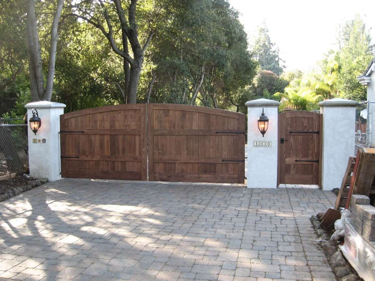 Elegant automatic gate with dark wood in residential Bay Area.