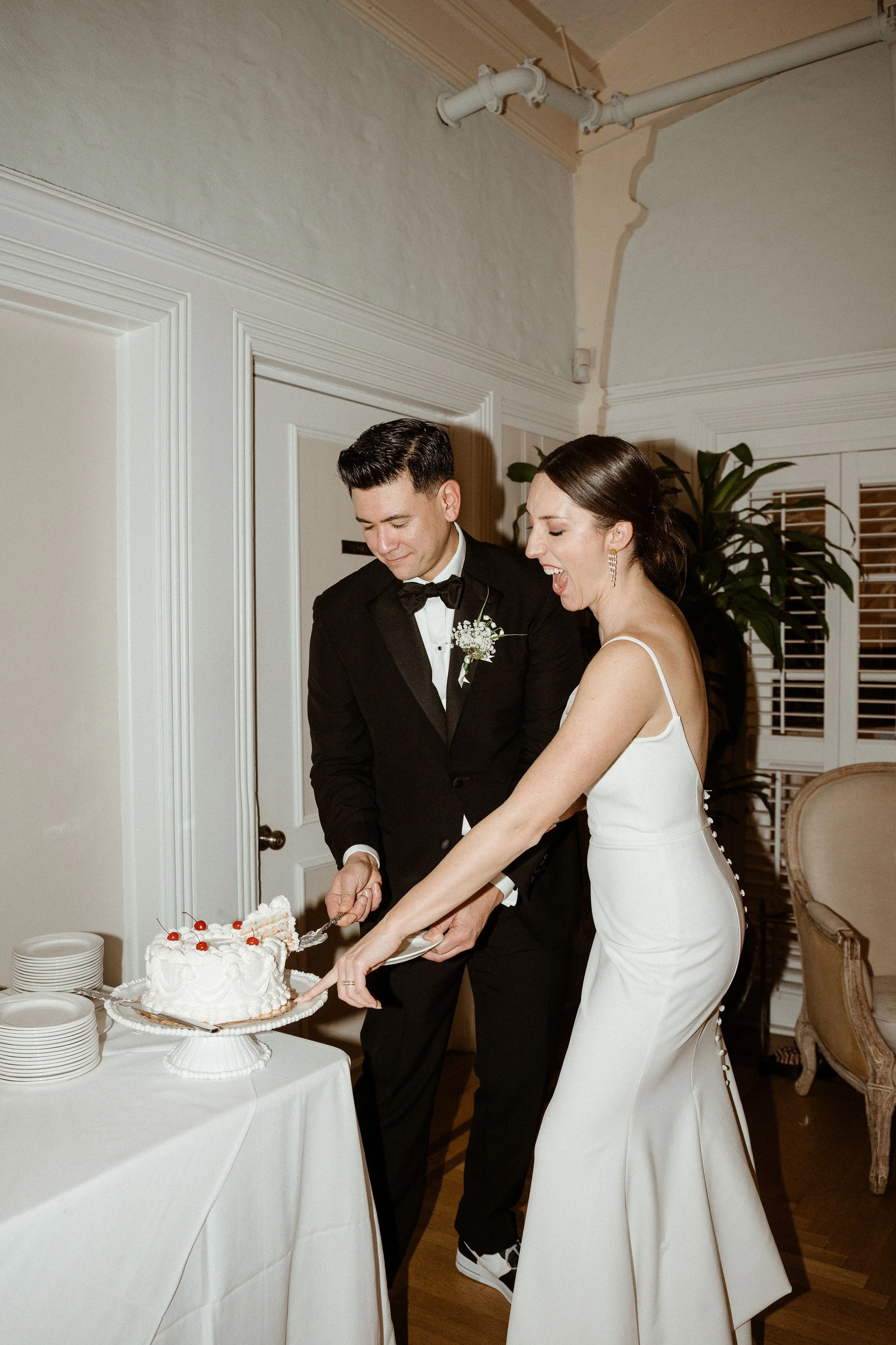 Whispers of the Ocean: Margo &amp; Thomas' Dream Wedding