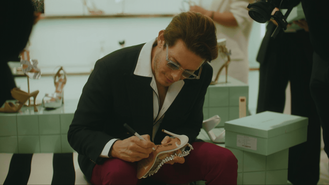  BUNGALOW FACTORY  
From concept to execution, we deliver content and integrated campaigns that reinvent the brand experience.