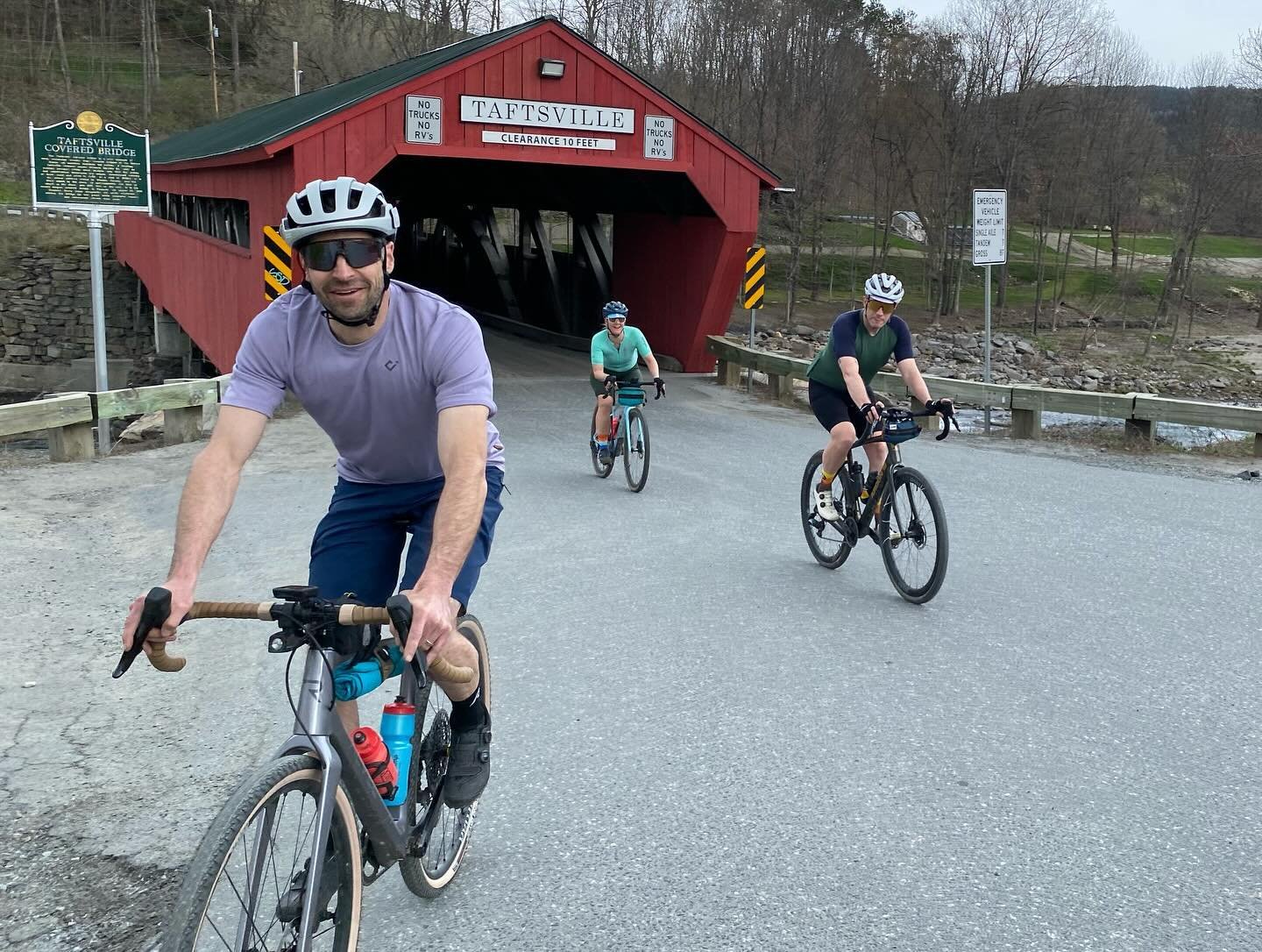 What a day for our @therangervt Woodstock pre-ride! Great people, great weather, great routes. 

And thanks to the sponsors who made it possible: @ranchcampvt, @argon18bike, @mtbvermont