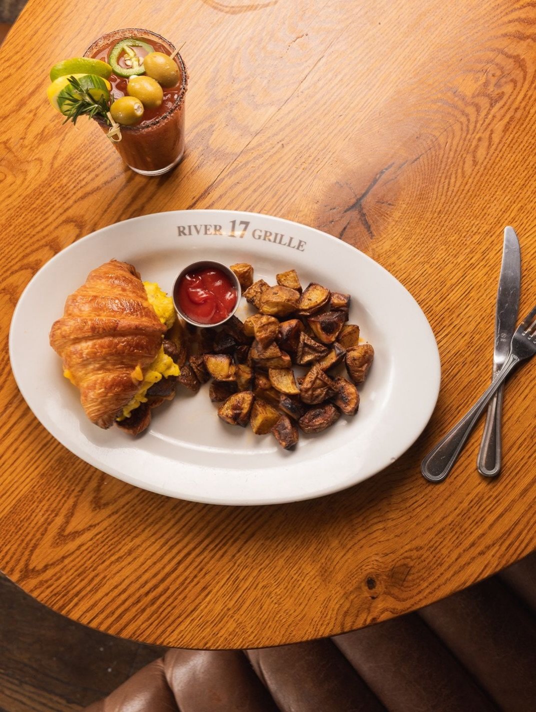 Brunch plans this weekend? We have an idea. 
⁠
Knife &amp; Fork Egg, Sausage &amp; Cheese, &ldquo;On the Rise&rdquo; Croissant⁠
warm butter croissant, sausage, scrambled eggs, melted cheddar, breakfast potatoes