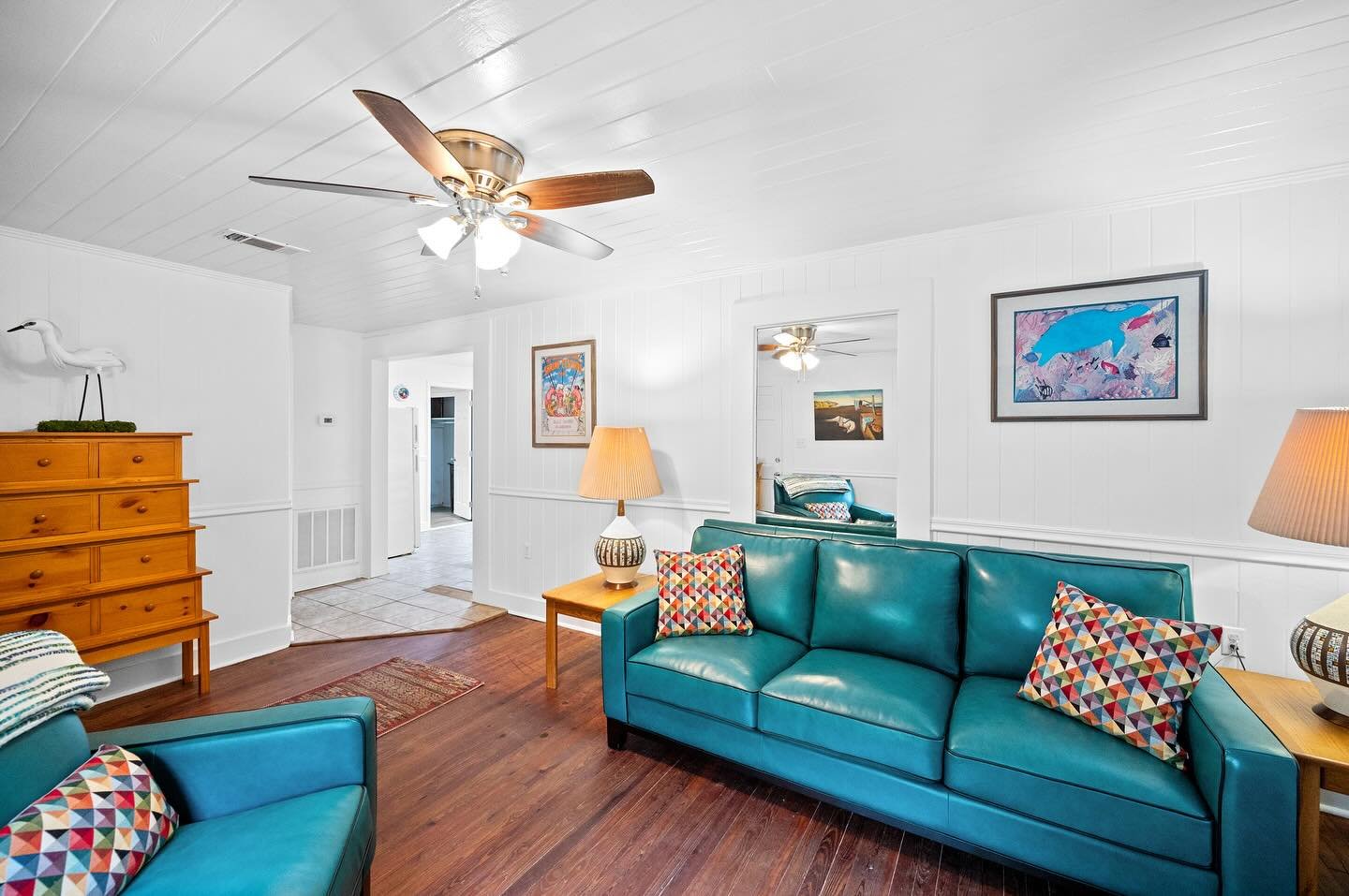 If you are looking for last minute accommodations for @hangoutfest look no further! Big Beach Bungalow is perfectly situated for all of the fun&mdash;she is just a few doors down from @bigbeachbrewing &amp; is an easy bike ride to the festival. This 