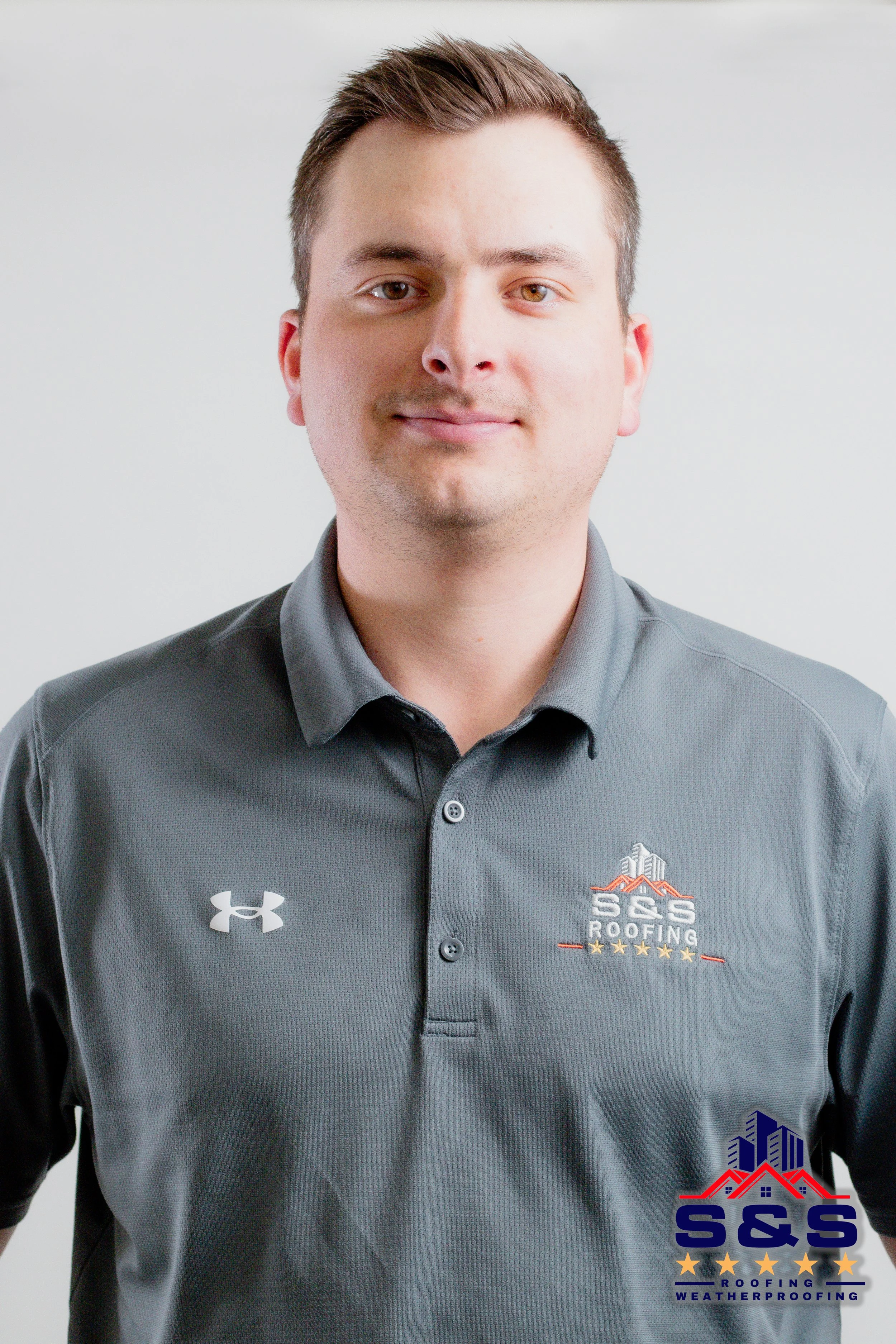 Logo of S&S Roofing Weatherproofing featuring stylized red roofs, blue skyscrapers, and five golden stars.