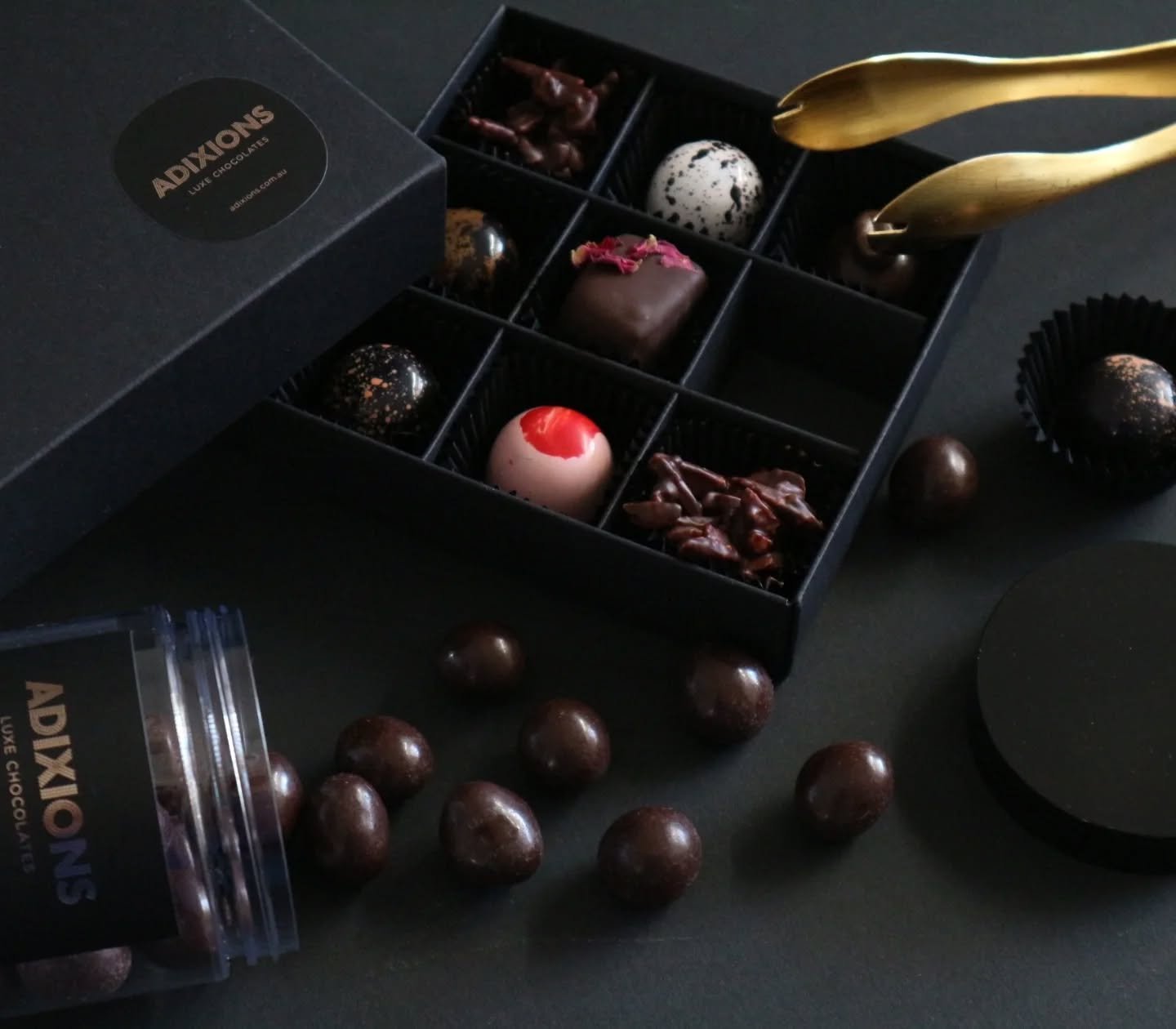 An indulgence that touches all the senses.. ✨🍫
The shiny sheen, the delicate snap, the velvet-smooth melt, the hints fruit, the notes of nuttiness.. Adixions awakens sight, touch, taste, and desire. A symphony of textures handcrafted to be savoured 